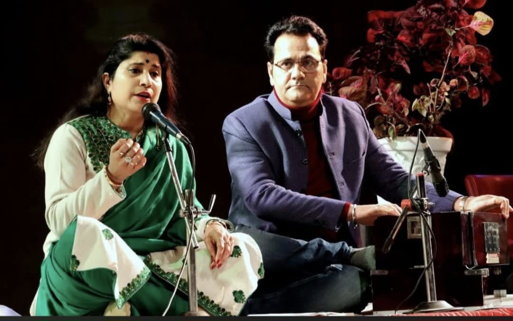 Duet performance with green shawl on stage