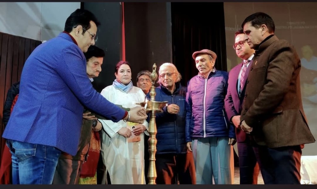 Lighting lamp at tribute to Pt. Jagannath Shivpuri Ji